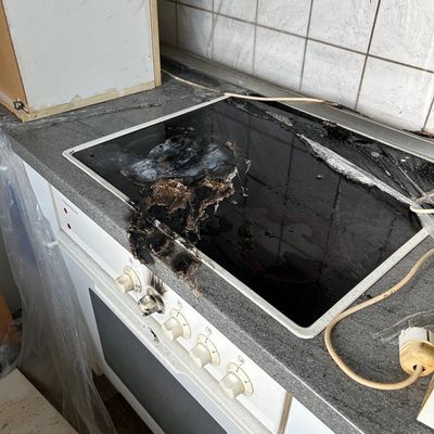 FW Ratingen: Küchenbrand in der 3. Etage