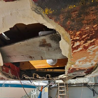 FW Konstanz: Gestrandetes Segelboot