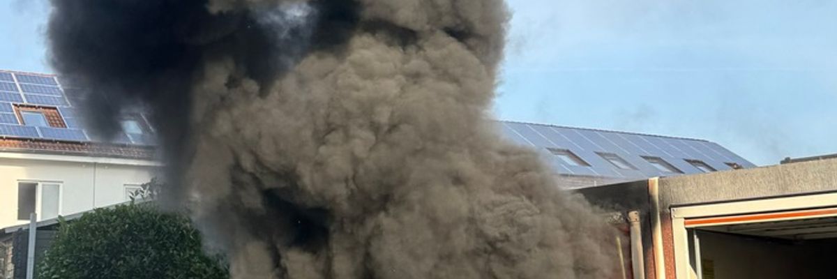 FW Bremerhaven: Feuerwehr Bremerhaven rückt am Vormittag zu mehreren Einsätzen aus