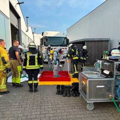 FFW Schwalmtal: Gefahrstoffeinsatz in einem Industriebetrieb in Waldniel