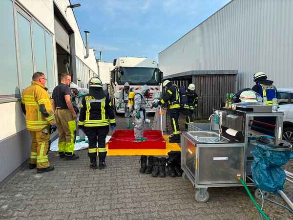 FFW Schwalmtal: Gefahrstoffeinsatz in einem Industriebetrieb in Waldniel