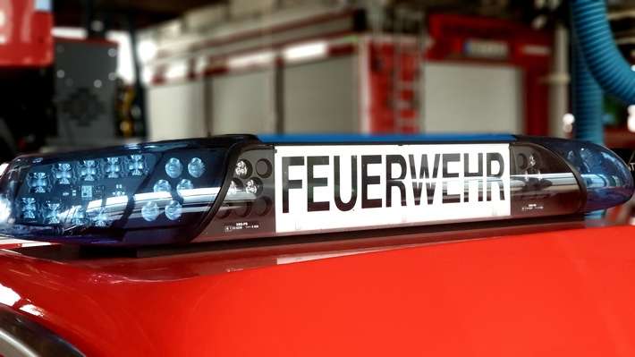 FW-OB: Entstehungsbrand auf der Weseler Straße - Anwohnerin rettet Hunde