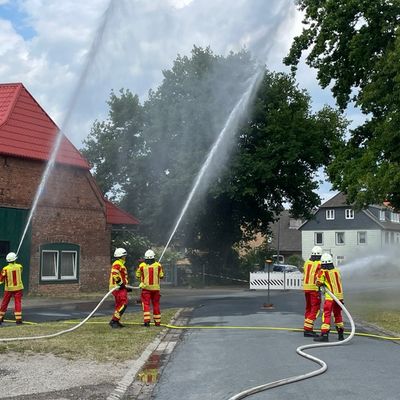 FW Lehrte: Moorwettkämpfe der Lehrter Feuerwehren mit Heiratsantrag