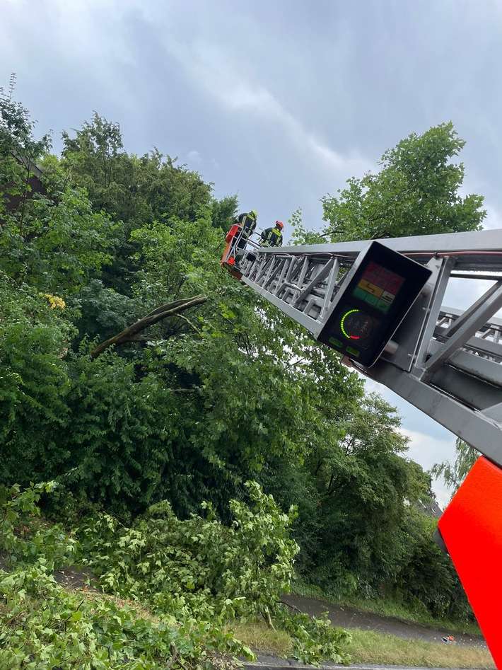 FW Bergheim: Unwetterlage am Mittwoch über Bergheim 15 Einsätze im Bereich Niederaußem und Oberaußem