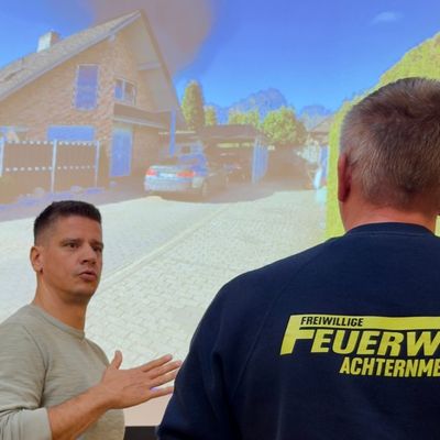 FW-OLL: Richtige Entscheidungen unter Zeitdruck treffen - Führungskräfte der Kreisfeuerwehr Oldenburg nehmen an Entscheidungstraining teil