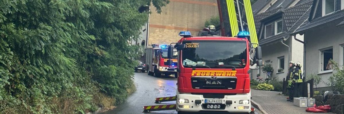 FW-EN: Feuerwehr am Sonntagabend und in der Nacht im Einsatz