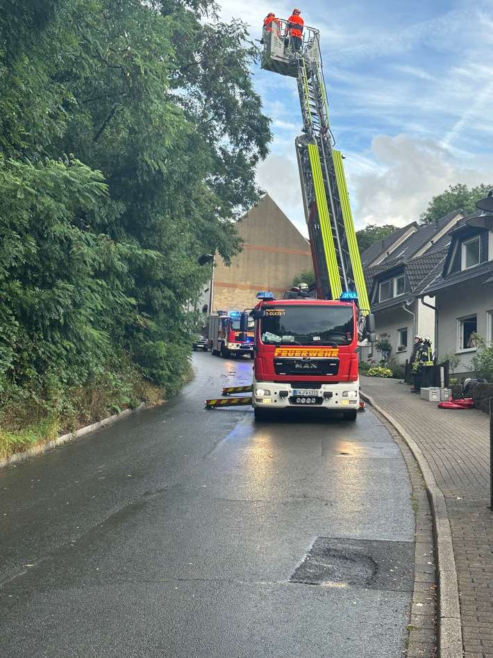 FW-EN: Feuerwehr am Sonntagabend und in der Nacht im Einsatz