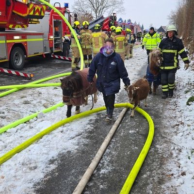 FW-RZ: Dachstuhlbrand in Linau/Hzgt. Lauenburg