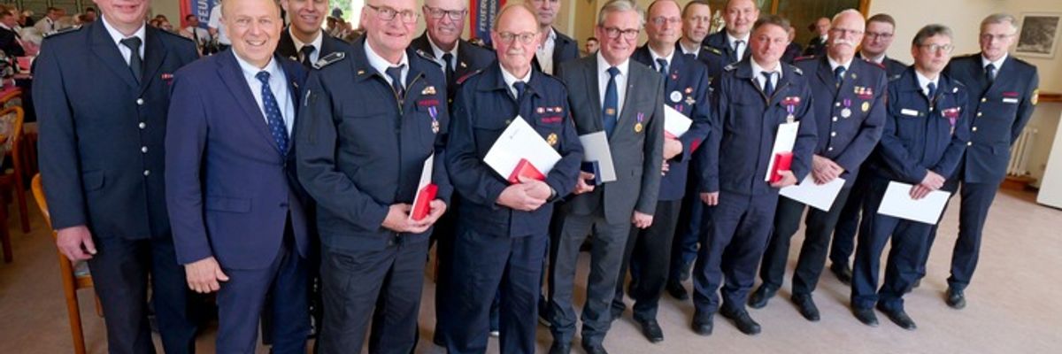 FW-PB: Mehr als 3.200 Feuerwehrleute stehen im Kreis Paderborn bereit / VdF-Kreisverband zieht Jahresbilanz und gratuliert der Feuerwehr Paderborn zum 150-jährigen Bestehen
