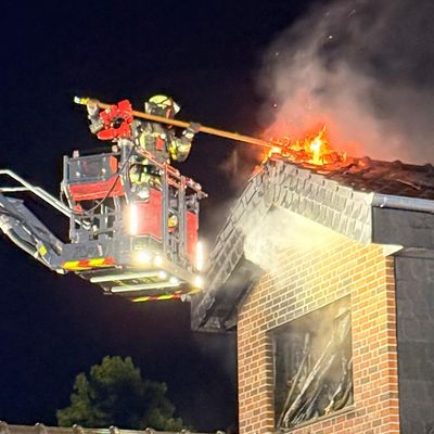 FW-WRN: Feuerwehr beendet aufwändigen Brandeinsatz an der Lessingstraße nach knapp 24 Stunden