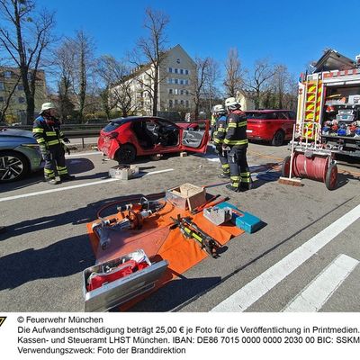 FW-M: Vollsperrung nach Verkehrsunfall (BAB 95 Fürstenried)