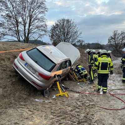 KFV Bodenseekreis: Verkehrsunfall: Feuerwehr befreit Fahrerin aus Zwangslage