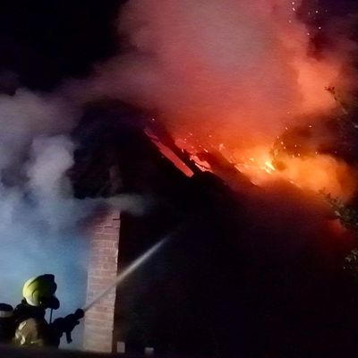 FW-OLL: Brand einer Garage in Huntlosen - Übergreifen auf Mehrfamilienhaus verhindert