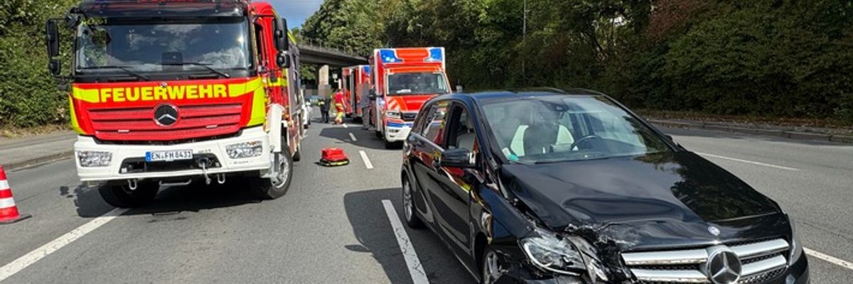 FW-EN: Verkehrsunfall in der "Spaeter Kurve" - Drei Verletzte