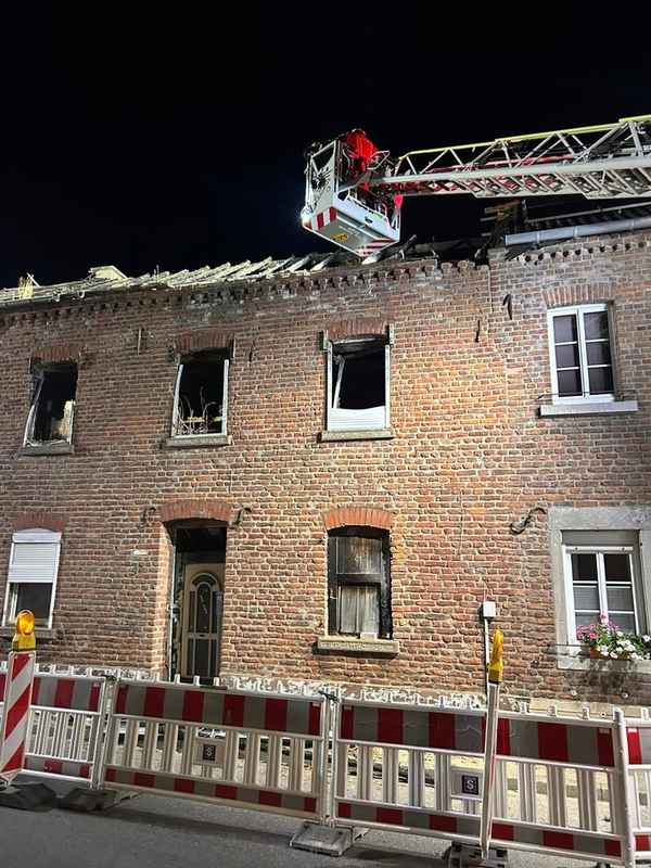 FW Gangelt: Drohender Einsturz an Brandruine