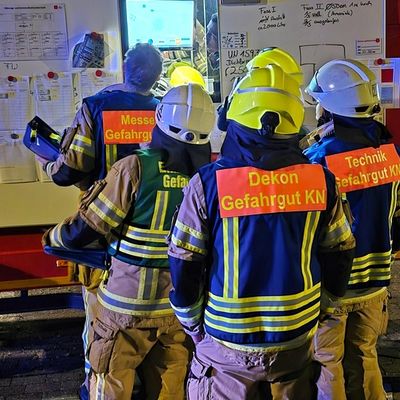 FW Konstanz: Einheitsübergreifende Gefahrstoffübung der Feuerwehr Konstanz