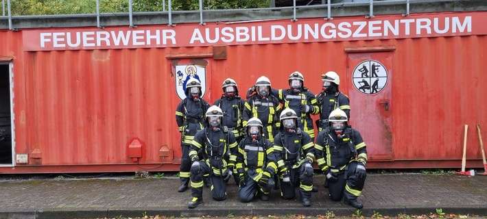 FW-OE: Atemschutzgeräteträger-Lehrgang in Kirchhundem - Teamwork und Schweiß