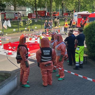 FW-BN: Verdächtige Briefsendung in Poststelle - Großeinsatz der Feuerwehr im Stadtteil Hochkreuz.