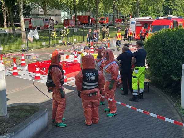 FW-BN: Verdächtige Briefsendung in Poststelle - Großeinsatz der Feuerwehr im Stadtteil Hochkreuz.