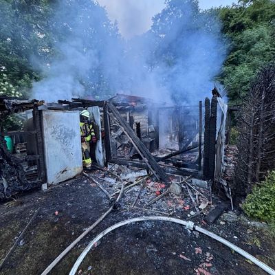 FW Datteln: Kleingebäudebrand - Gartenlaube in Vollbrand