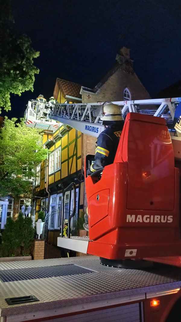 FW Celle: Zwei Einsätze innerhalb von drei Stunden in der Celler Altstadt