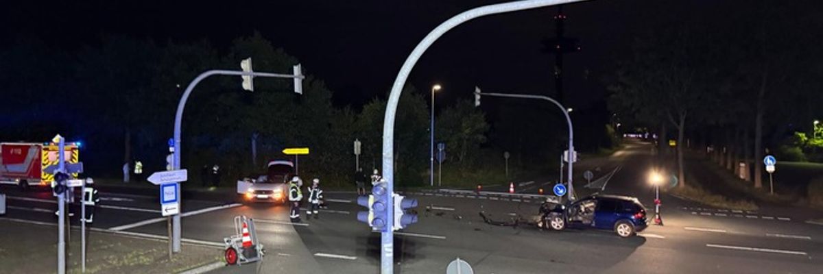 FFW Schiffdorf: Glimpflicher Unfall an Schiffdorfer Kreuzung: Sechs Beteiligte Personen - keiner Verletzt
