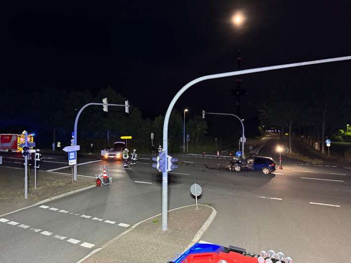 FFW Schiffdorf: Glimpflicher Unfall an Schiffdorfer Kreuzung: Sechs Beteiligte Personen - keiner Verletzt