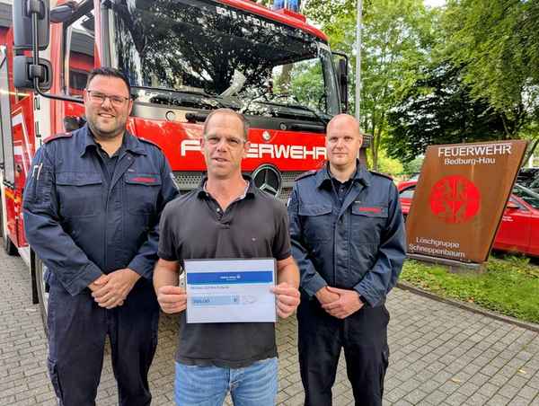 FW-KLE: Dauerspende für die Freiwillige Feuerwehr Bedburg-Hau: Dirk Peekel unterstützt ehrenamtliches Engagement