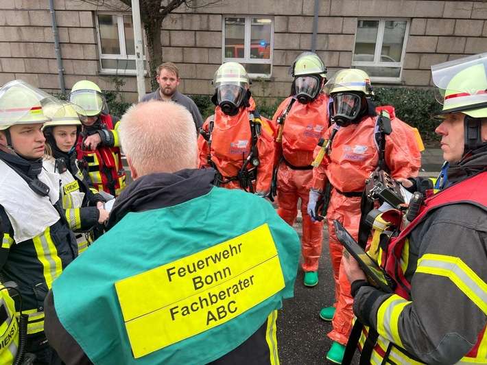 FW-BN: Reinigungsmittel sorgt für Feuerwehreinsatz in einer Bonner Tiefgarage