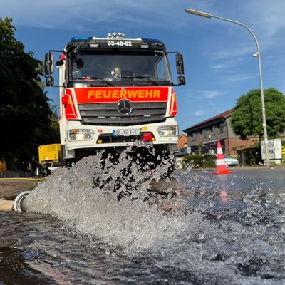 FW Norderstedt: Starkregenereignis sorgt für rund 100 Feuerwehreinsätze in Norderstedt - Ausnahmezustand ausgerufen