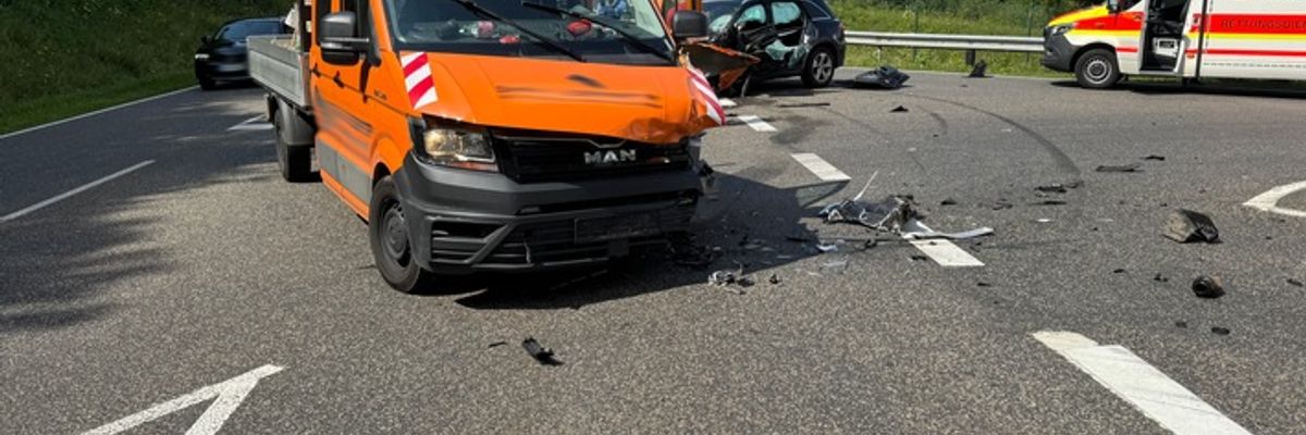 FW VG Westerburg: Verkehrsunfall im Kreuzungsbereich - vier Leichtverletzte