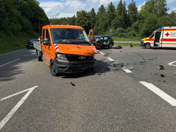 FW VG Westerburg: Verkehrsunfall im Kreuzungsbereich - vier Leichtverletzte