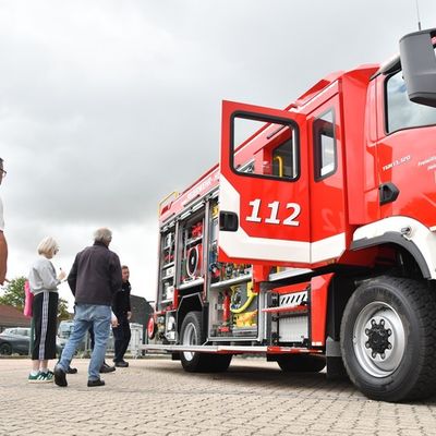 FW Heide: Neues Löschfahrzeug für die Freiwillige Feuerwehr Heide-Stadt in Dienst gestellt