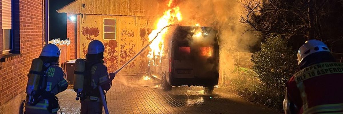 Feuerwehr Goch: Feuerwehr verhindert Gebäudebrand