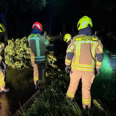 FW Alpen: Unwetterschäden fordern die Feuerwehr Alpen zum Tagesstart
