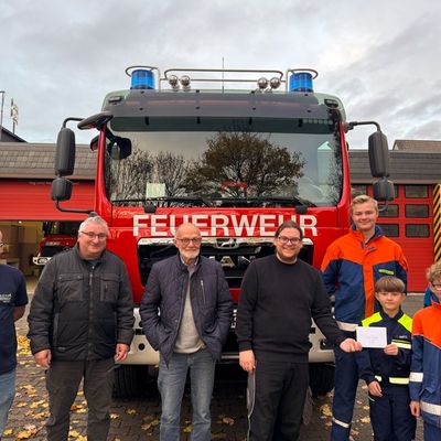 FW-AR: Spenden für den Feuerwehr-Nachwuchs in Herdringen und Oeventrop