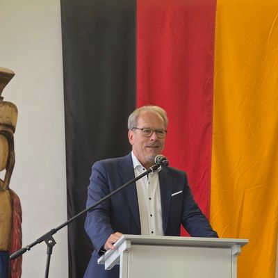 FW Bergheim: Gedenktag des heiligen Florian: Würdigung des Feuerwehrdienstes in Bergheim durch Herbert Reul, Minister des Innern des Landes Nordrhein-Westfalen