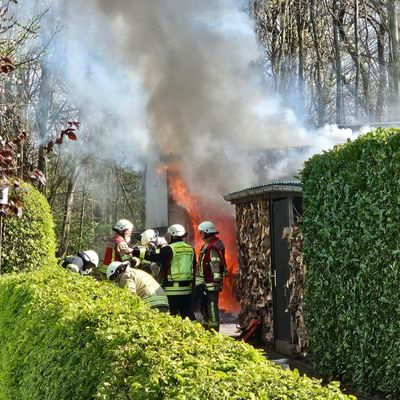 FW Burscheid: Gebäudebrand in Hilgen-Dünnweg