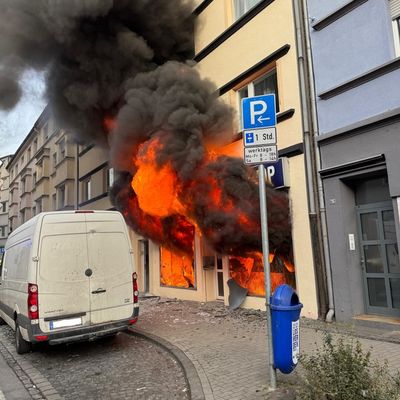 FW-GE: Ladenlokal im Vollbrand