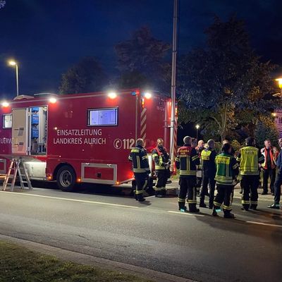 FW-AUR: Großeinsatz: Feuer in Lagerraum der Klinik-Kardiologie