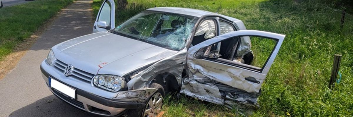 FW-KLE: Verkehrsunfall mit vier Verletzten auf der Gocher Landstraße