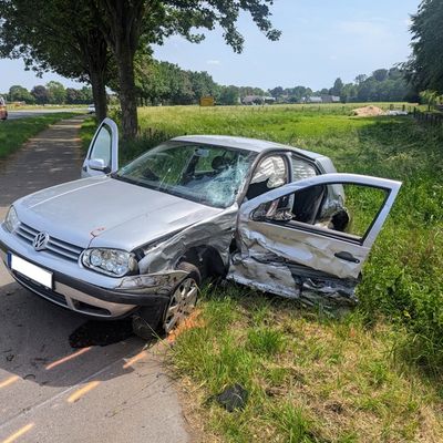 FW-KLE: Verkehrsunfall mit vier Verletzten auf der Gocher Landstraße
