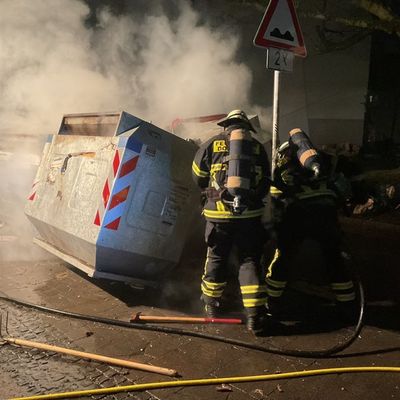 FW-DO: Balkonbrände und einige kleine Feuer in der Silvesternacht - Feuerwehr und Rettungsdienst ziehen Bilanz