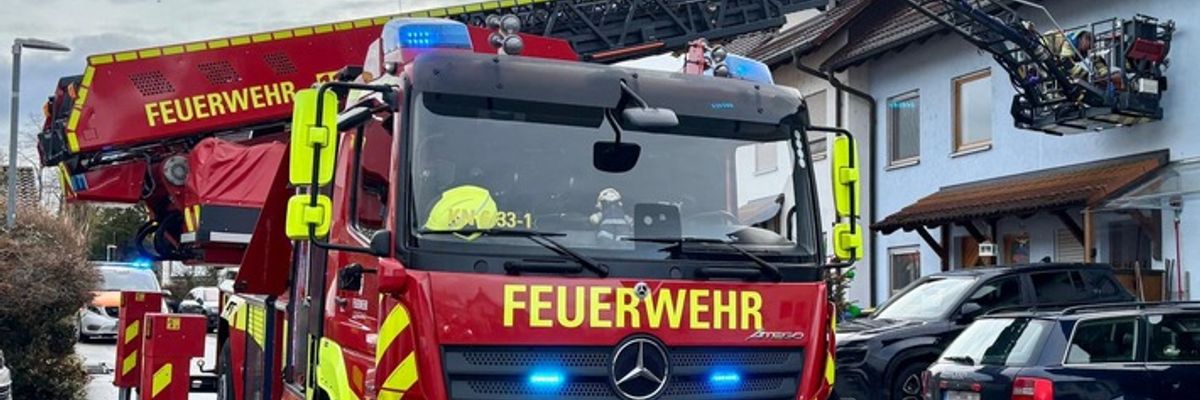 FW Reichenau: Person aus 1. Obergeschoß gerettet, Reichenau-Lindenbühl, 23.02.2026