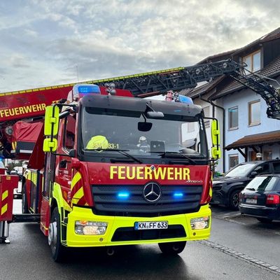 FW Reichenau: Person aus 1. Obergeschoß gerettet, Reichenau-Lindenbühl, 23.02.2026
