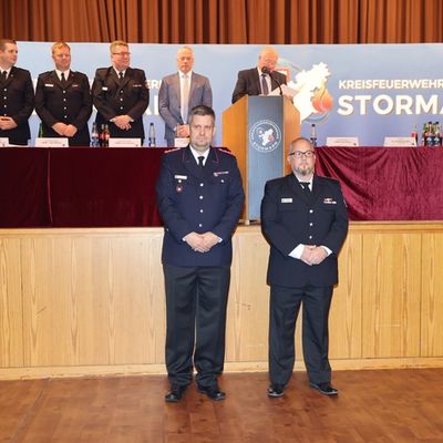 FW-Stormarn: Mitgliederversammlung: Thomas Proß von der Feuerwehr Poggensee mit dem deutschen Feuerwehr-Ehrenkreuz in Silber ausgezeichnet