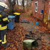 FW-AUR: Abfalltonne nach Ascheeinwurf runtergebrannt