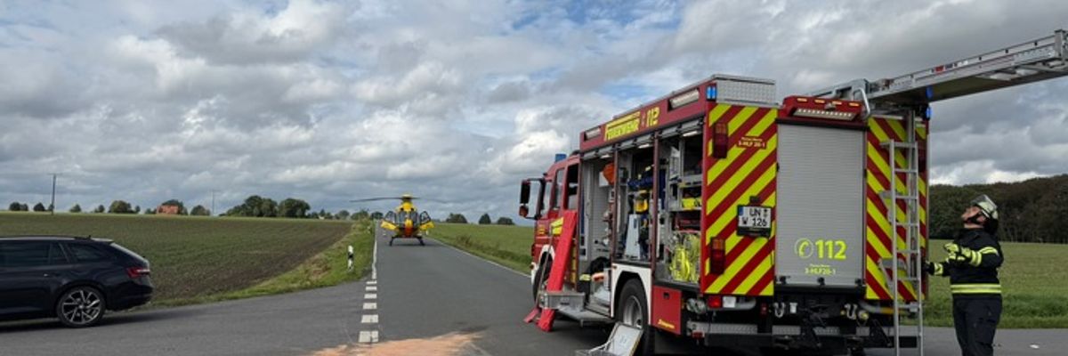 FW-WRN: E-Call alarmiert Feuerwehr zu einem schweren Verkehrsunfall