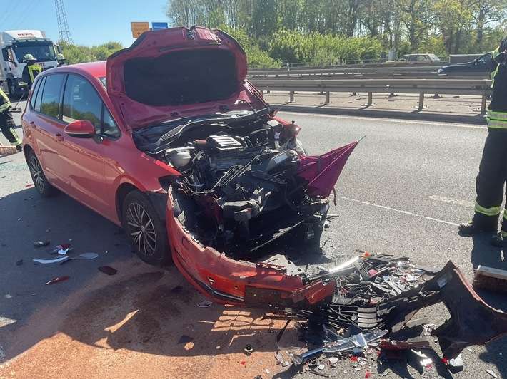 FW-DO: Verkehrsunfall mit drei PKW auf der B236