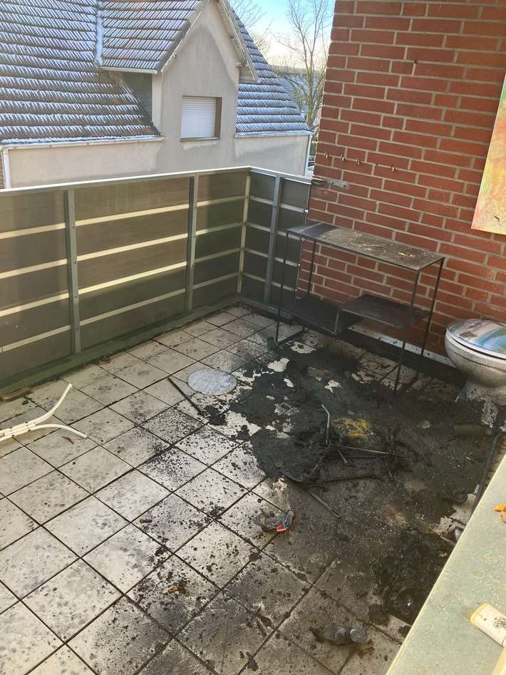 FW-WAF: Feuer auf Balkon